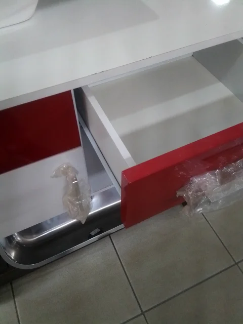 Gabinete para Banheiro Tokyo 1,44m Branco e Vermelho com Cuba de Sobrepor e Espelheira Premium 3