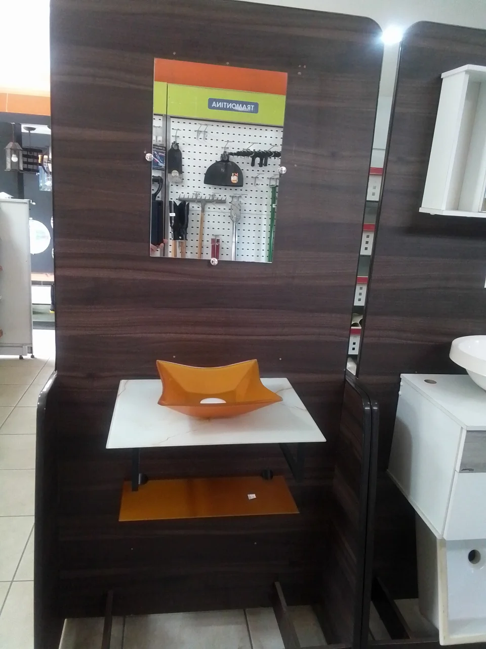 Lavatório para Banheiro com Pia de Vidro 50cm Acabamento Cimento Queridinho Moderno