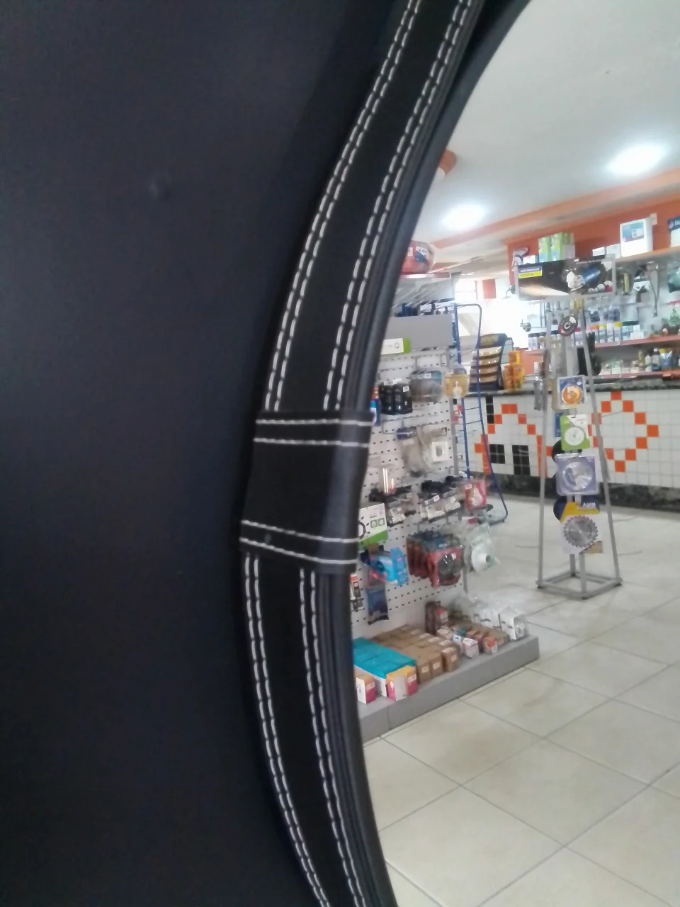 Espelho Adnet Redondo 60cm com Alça de Couro Moldura Premium Luxo