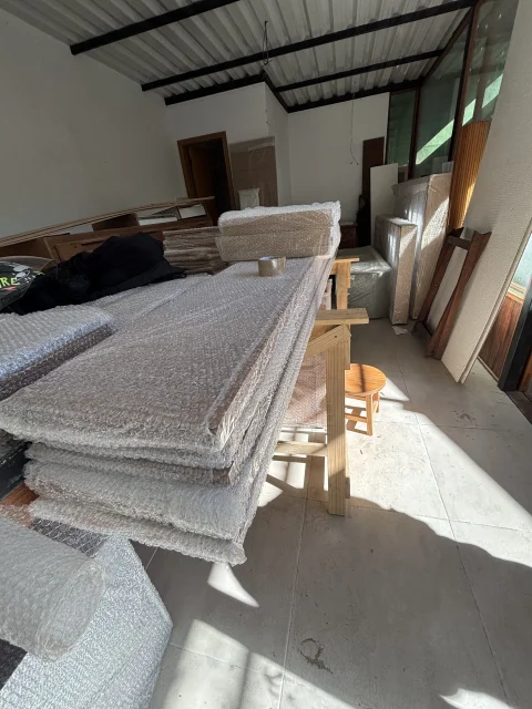 Fabricação e Acabamento de Móveis em MDF com Aplicação de Fita de Borda e Montagem Personalizada 6
