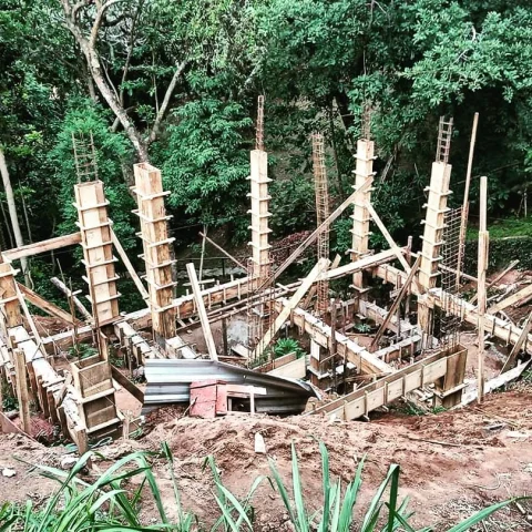 Execução Estrutural Completa em Concreto Armado para Obras com Terreno em Declive no Canavial