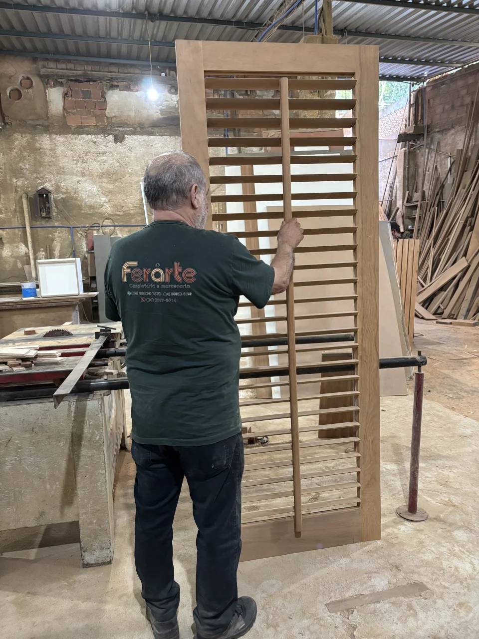 Fabricação de Painéis e Estruturas Ripadas em Madeira Sob Medida com Acabamento Profissional