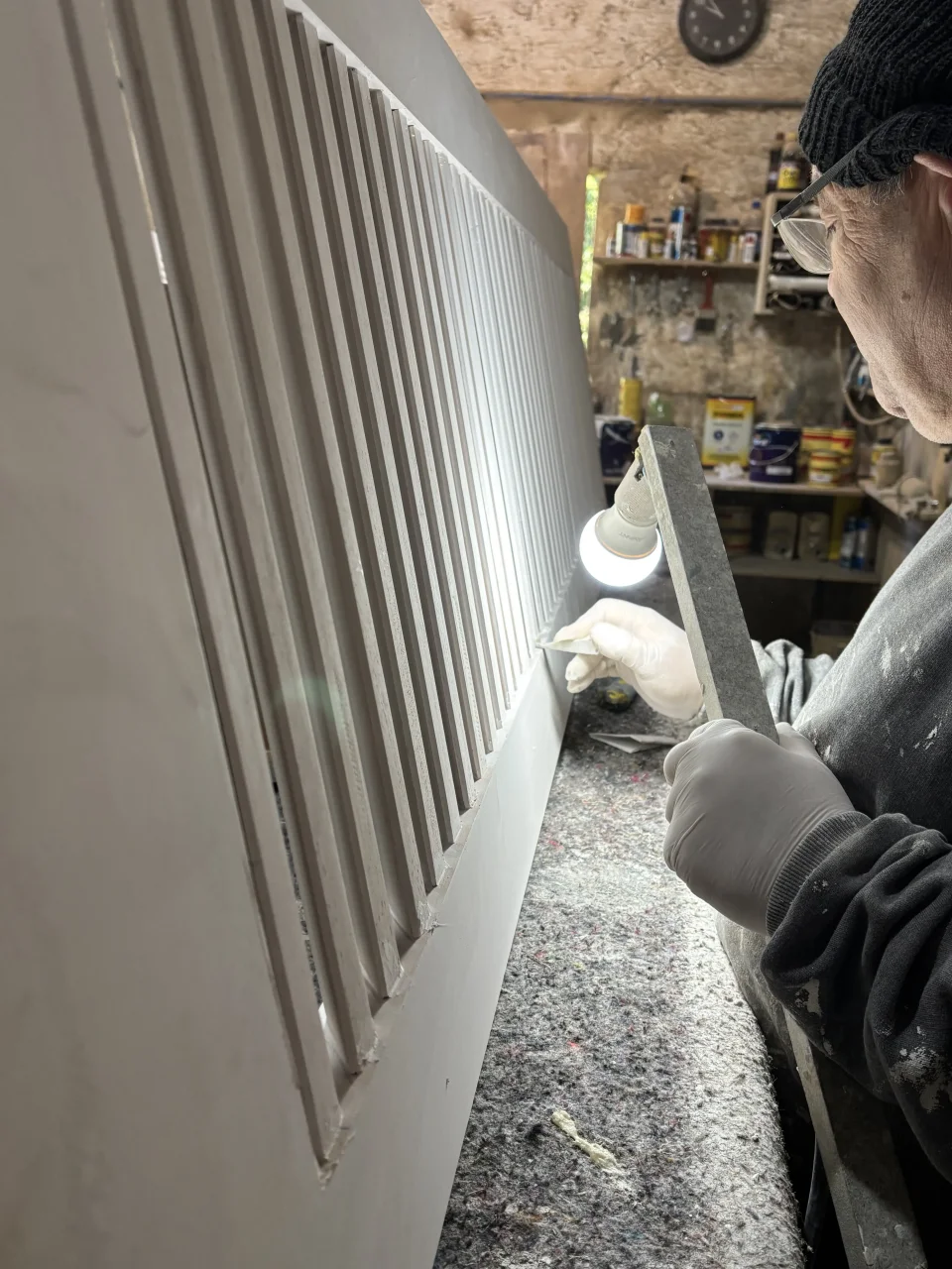 Fabricação de Portas Venezianas em Madeira com Acabamento Artesanal e Sistema de Ventilação